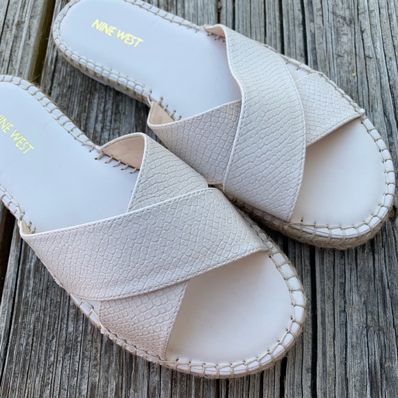 Nine West slip on sandal - Picture 2 of 8